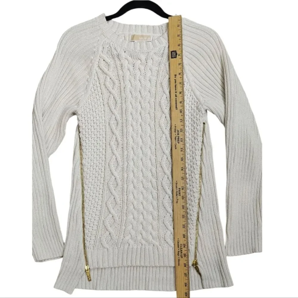 Michael Kors zipper features
